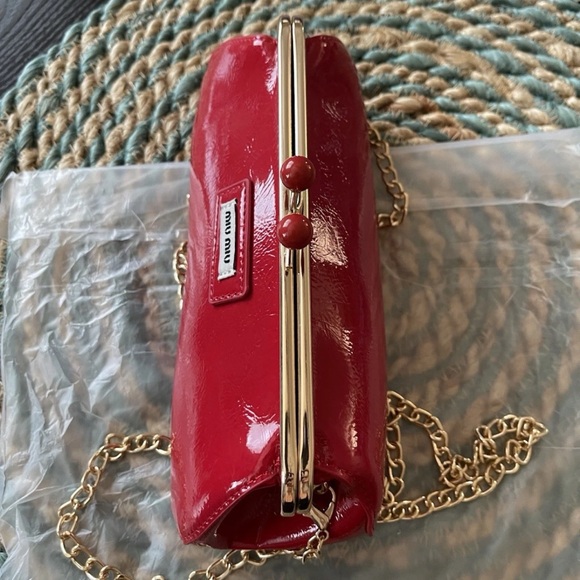 Miu Miu Red Patent Makeup Clutch With Chain GWP/VIP - Picture 5 of 7